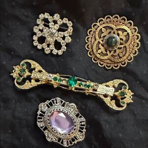 4 Woman’s Vintage Brooches
